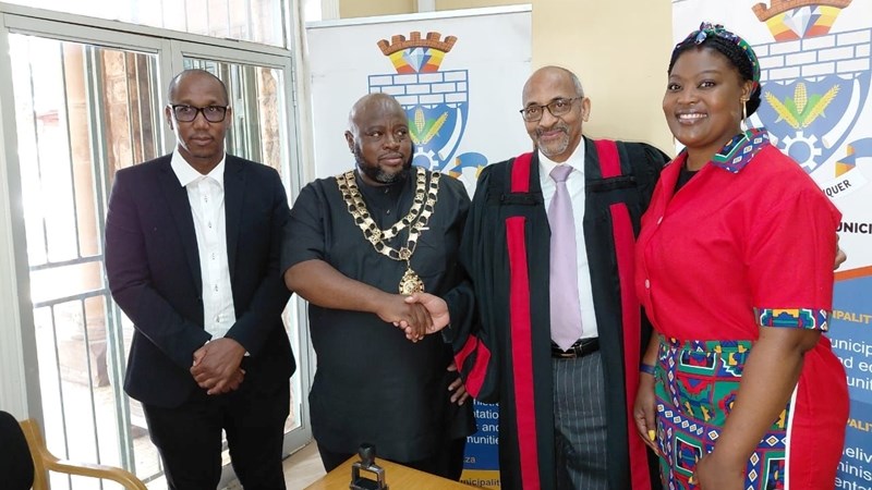 Opposition demands repayment of ‘illegally earned salaries’ by Ditsobotla mayor, speaker Opposition demands repayment of ‘illegally earned salaries’ by Ditsobotla mayor, speaker | News Article