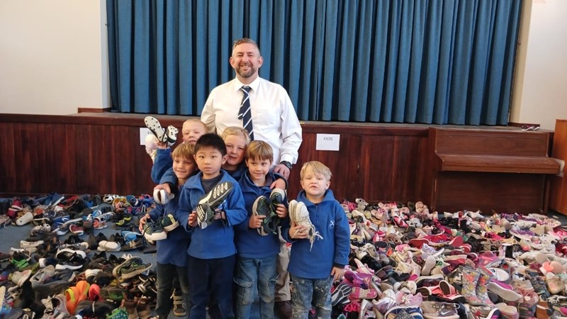 20 000 pairs of pre-loved shoes packed at St. Andrew’s for Mandela Day 20 000 pairs of pre-loved shoes packed at St. Andrew’s for Mandela Day | News Article