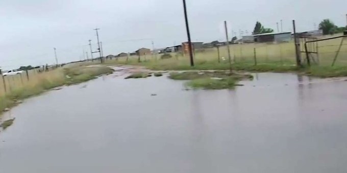 Deelpan floods: Some North West residents refuse to move | News Article