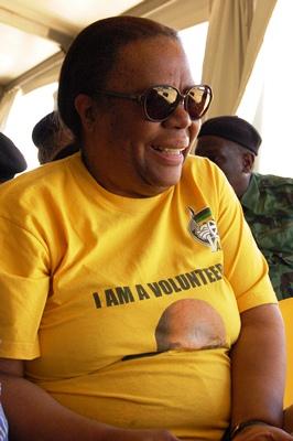 Minister ontvang griefskrif oor skrapping van Kersdag en Paasfees | News Article