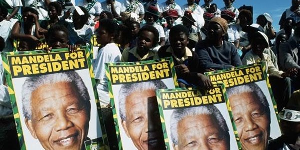 OFM se nuusspan praat met Bloemfonteiners na Madiba se afsterwe OFM se nuusspan praat met Bloemfonteiners na Madiba se afsterwe | News Article