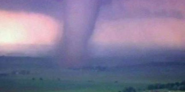 Oklahoma-tornado: Dodetal styg, gebied tot 'n rampgebied verklaar | News Article
