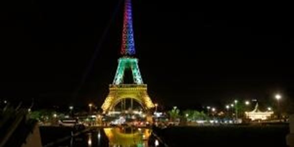 Eiffeltoring getooi in SA vlag se kleure Eiffeltoring getooi in SA vlag se kleure | News Article