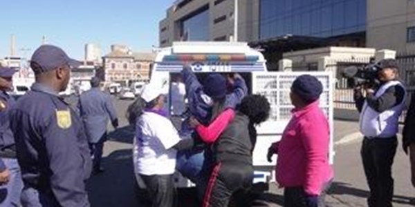 Community healthcare workers march to Bophelo House | News Article