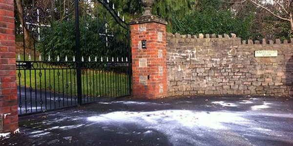 Shrien Dewani's UK home vandalised: report | News Article