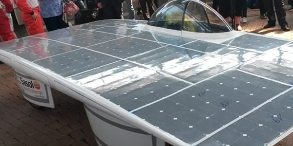 NWU-ingenieurs slaggereed vir Sasol Solar Car Challenge | News Article