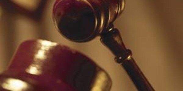 NW-stasiebevelvoerder se vrou in hof oor beweerde diefstal | News Article