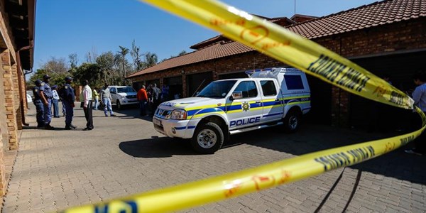Berig: Polisielede blykbaar betrokke by Soweto plundertogte | News Article