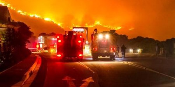 Massive fire out of control in Cape Peninsula | News Article