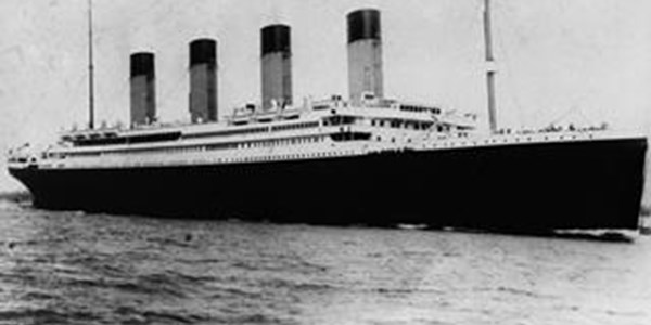 Titanic-stoel behaal R2m | News Article