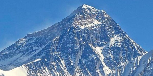 At least 10 South Africans trapped on Everest: report | News Article