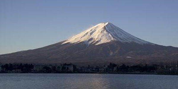 Vise-rektor klim Berg Fuji om beursgeld in te samel | News Article