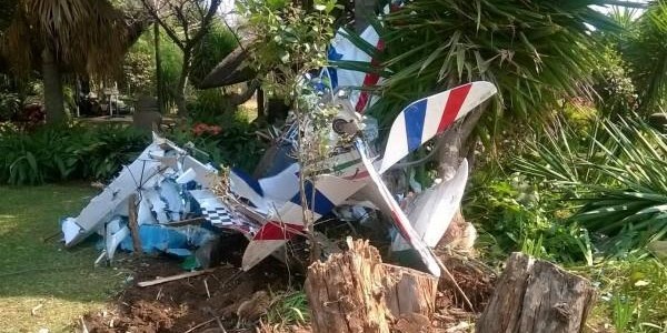 Man dies after plane crashes into Brits backyard | News Article