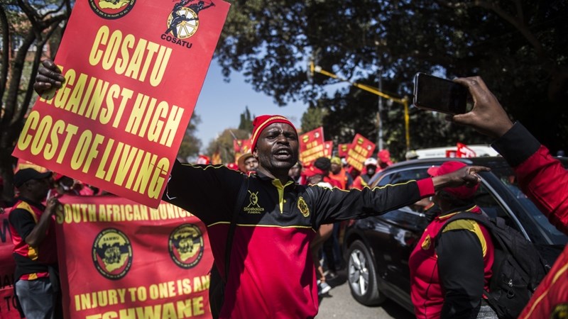 Cosatu welcomes government's wage proposal | News Article