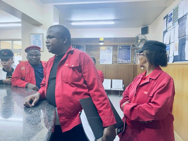 Wolke pak glo saam oor munisipale amptenare in Sasolburg | News Article