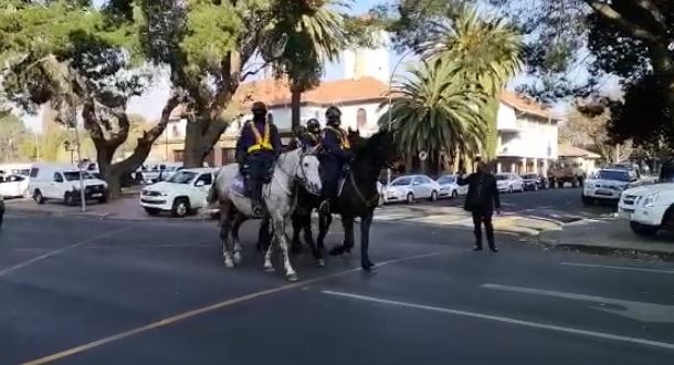 #AsbestosGate: No political frenzy outside FS High Court | News Article