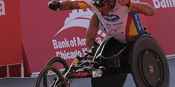 Ernst van Dyk wins the Chicago Marathon | News Article