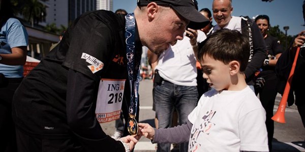 A man with muscular dystrophy completes the Chicago Marathon | News Article