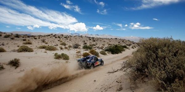 Sainz wins the 7th stage at the Dakar, De Villiers still in third | News Article