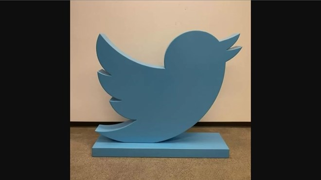 Elon Musk auctions Twitter's bird statue | News Article