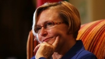 Helen Zille expected to explain transphobic Tweet | News Article