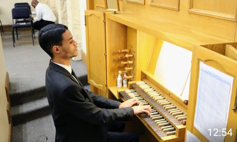 Jongeling gee vleuels aan ’n Bach Toccata | News Article