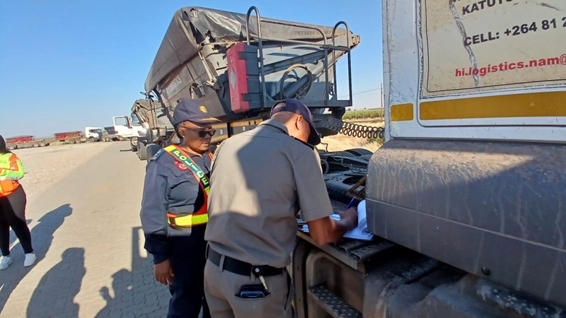 3 732 mense, 2 207 voertuie in Noord-Kaap deurgesoek 3 732 mense, 2 207 voertuie in Noord-Kaap deurgesoek | News Article