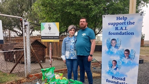 Dodelike Bloem-botsing: Ouers vereer kinders met skenking aan diereskuiling Dodelike Bloem-botsing: Ouers vereer kinders met skenking aan diereskuiling | News Article