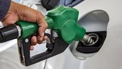 Petrolprys daal, maar vir diesel gaan jy meer betaal | News Article