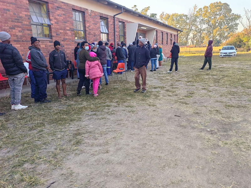 #OFMElectionWatch: Gevoel van afwagting by stemlokale in Noordwes | News Article