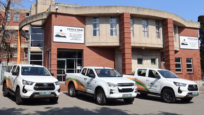 Fezile Dabi boosts service delivery with new bakkies Fezile Dabi boosts service delivery with new bakkies | News Article