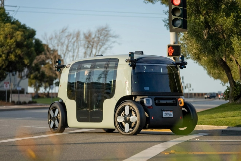 Amazon se Zoox toets selfbesturende robotaxi op openbare pad | News Article
