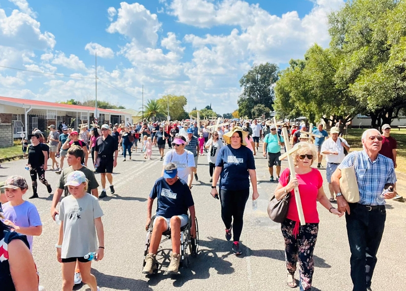 Roerende oomblikke op Vredefort se vredevolle Kruistog | News Article