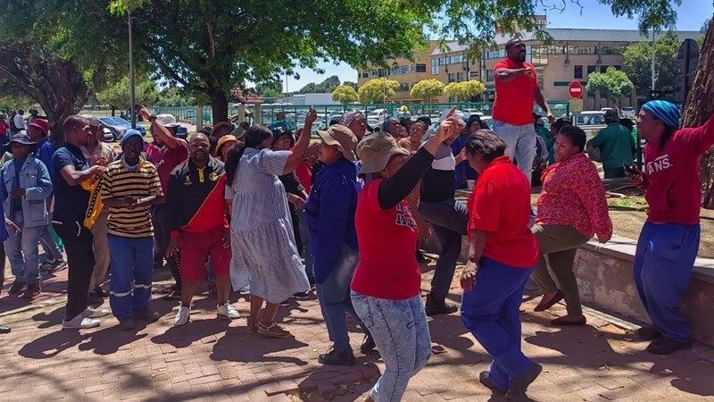 Cosatu backs SAMWU workers' strike against Matjhabeng | News Article