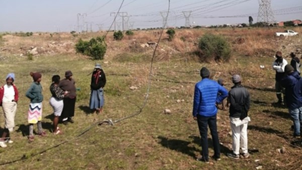 Community Intercepts Community intercepts alleged cable thief in Vaal | OFM