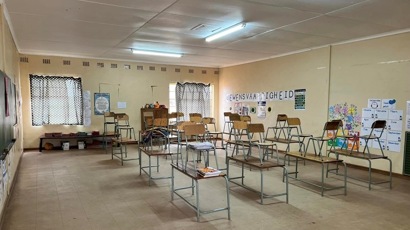 Talle Noord-Kaapse onderwysers wag nog angstig op hul salaris | News Article