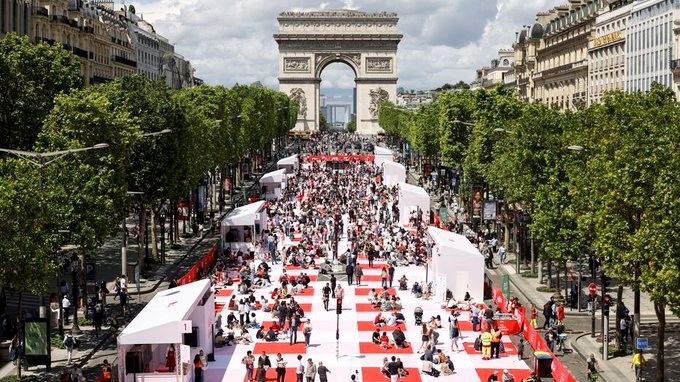 Champs-Elysées gesluit vir Franse piekniek Champs-Elysées gesluit vir Franse piekniek | News Article