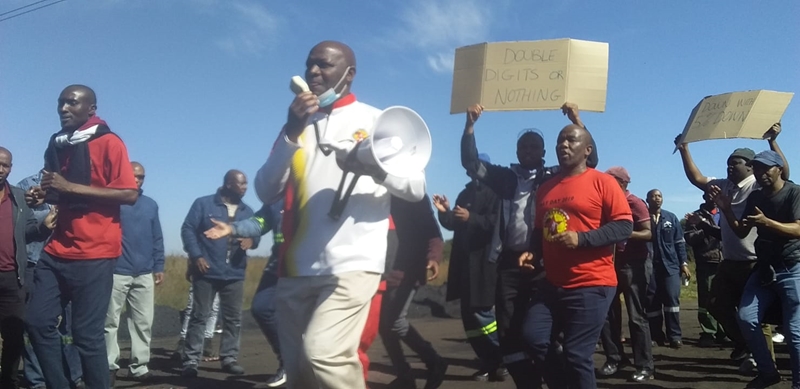 Workers affiliated with Numsa down tools in Vaal Triangle | News Article