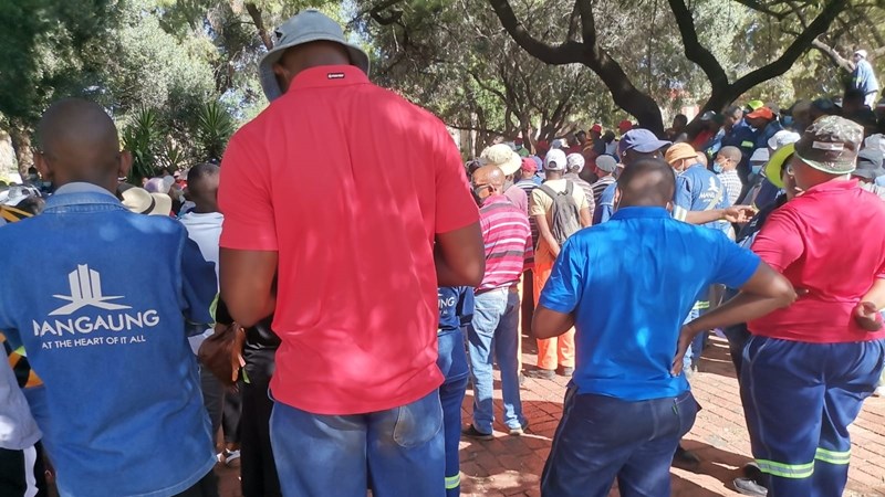 Mangaung Metro workers down tools - VIDEO | News Article