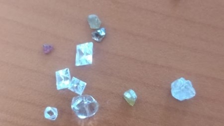 Verdagte vas weens ongeslypte diamante Verdagte vas weens ongeslypte diamante | News Article