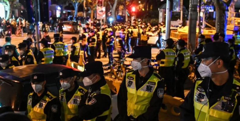China: Heavy police presence after days of Covid protests | News Article