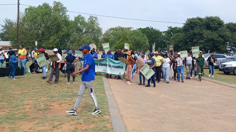 MEC leads march against police killings after Ganyesa officer’s murder | News Article