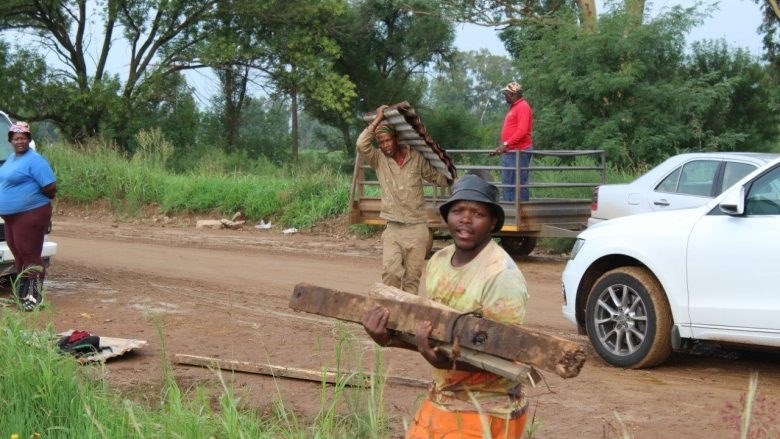 Noordwes ANC gekap weens versuim om teen grondbesetters op te tree Noordwes ANC gekap weens versuim om teen grondbesetters op te tree | News Article