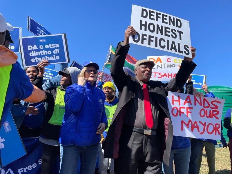 Fezile Dabi council to debate motion of no confidence | News Article