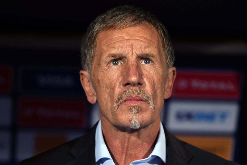 The pressure is firmly on Sundowns - Baxter | News Article