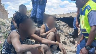 Meer as 200 onwettige myners in Noordwes boontoe gedwing, aankeer Meer as 200 onwettige myners in Noordwes boontoe gedwing, aankeer | News Article