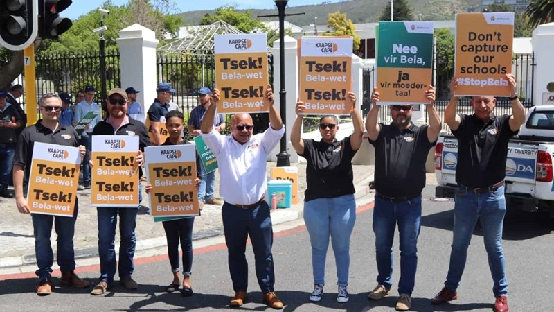 Neem besluite oor skole ‘waar damwal en baber’ ontmoet – Free SA | News Article