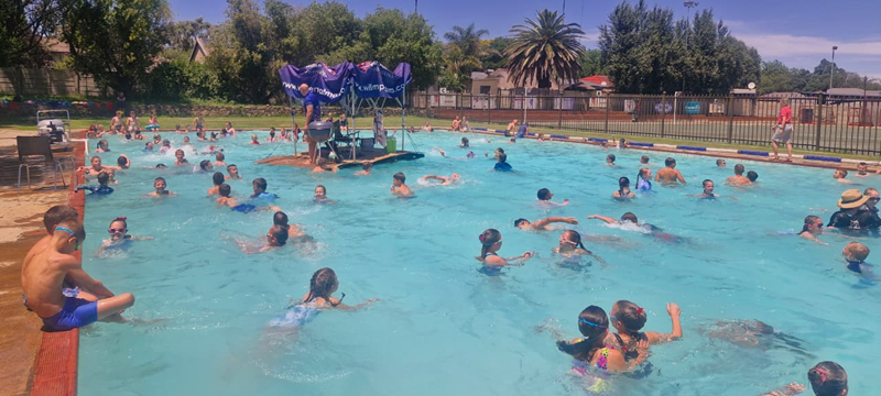 Wat doen Possies se hoof heeldag op ’n vlot?  | News Article