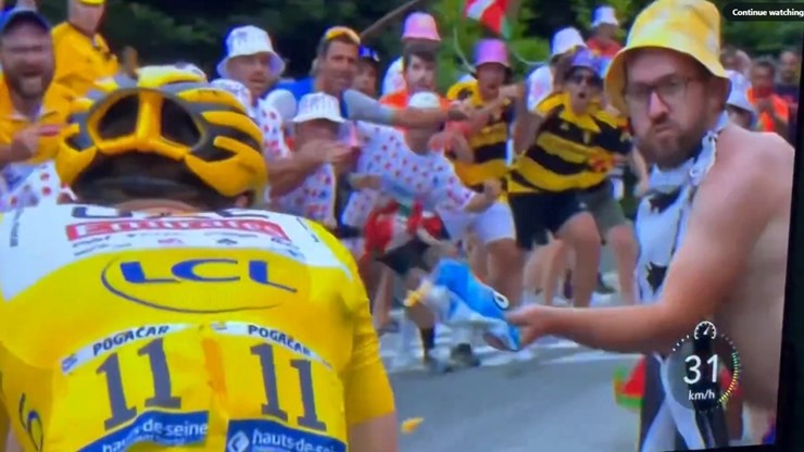 Toeskouer in hegtenis geneem nadat hy skyfies na fietsryers gooi Toeskouer in hegtenis geneem nadat hy skyfies na fietsryers gooi | News Article