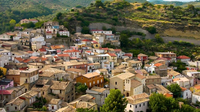 Weird Wide Web – Italiaanse stad verbied mense om siek te word Weird Wide Web – Italiaanse stad verbied mense om siek te word | News Article